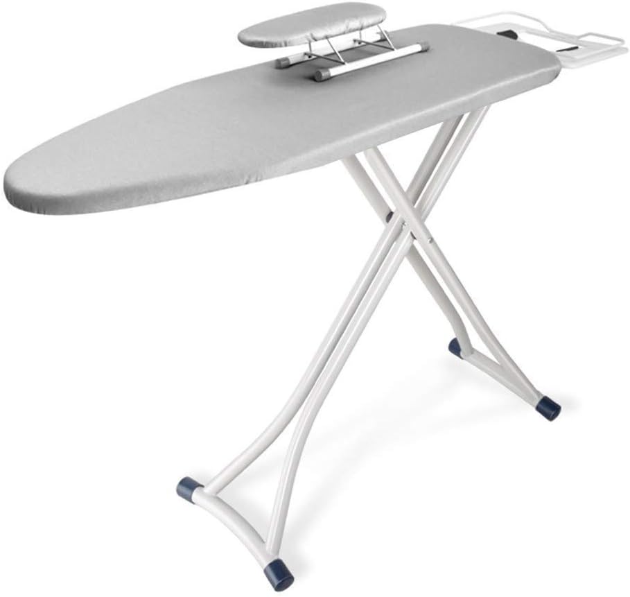 Cette table de repassage dispose d'une surface laissant passer la vapeur et de des appuis antiderapants