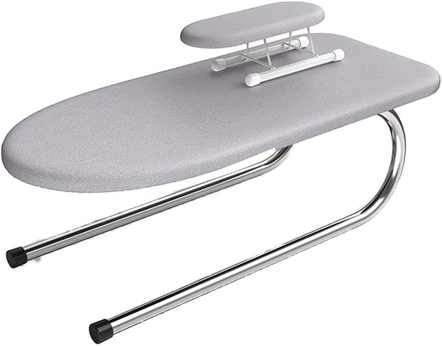 Une planche de table associe une surface laissant passer la vapeur et une structure pliante