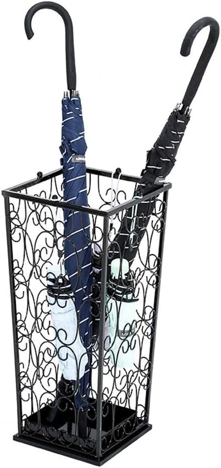 Le support de repassage combine des elements metalliques avec une structure pliante