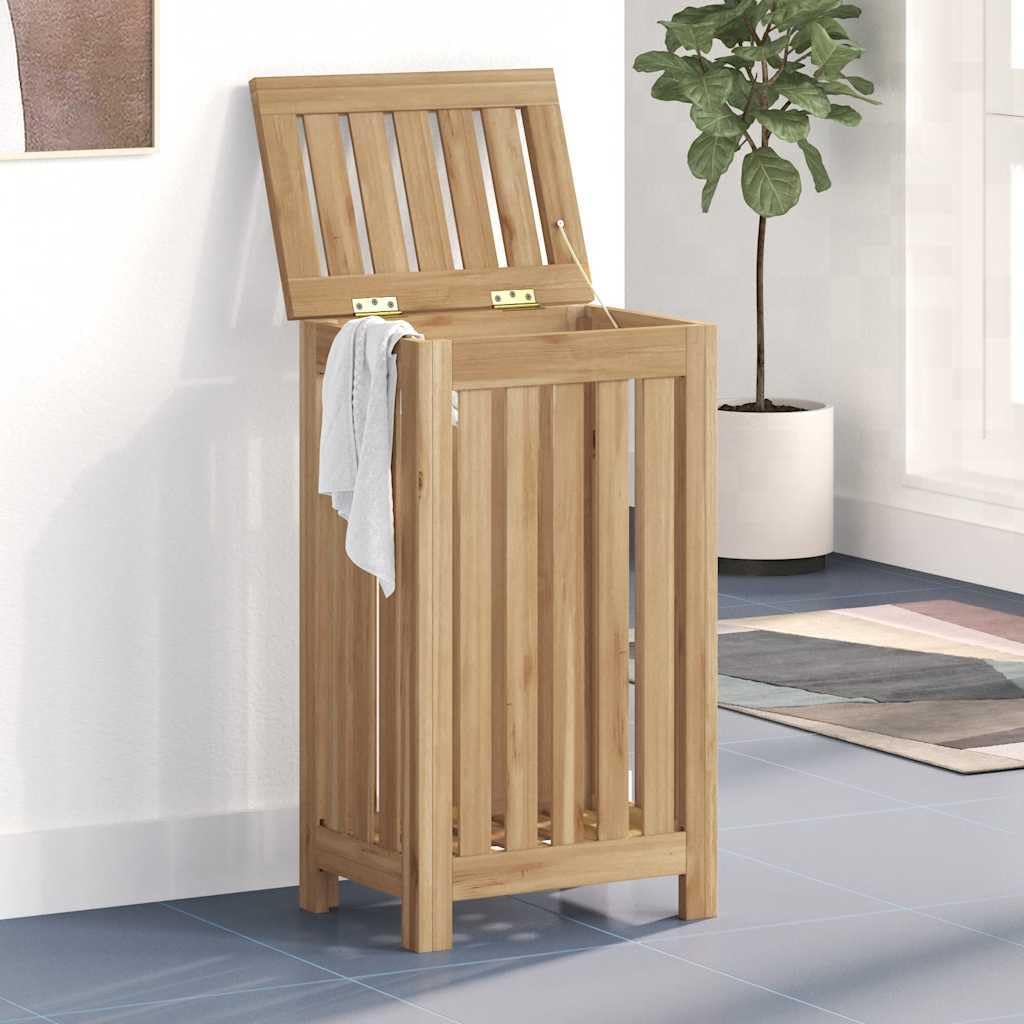 Ce panier a linge combine des elements en bois avec un format compact