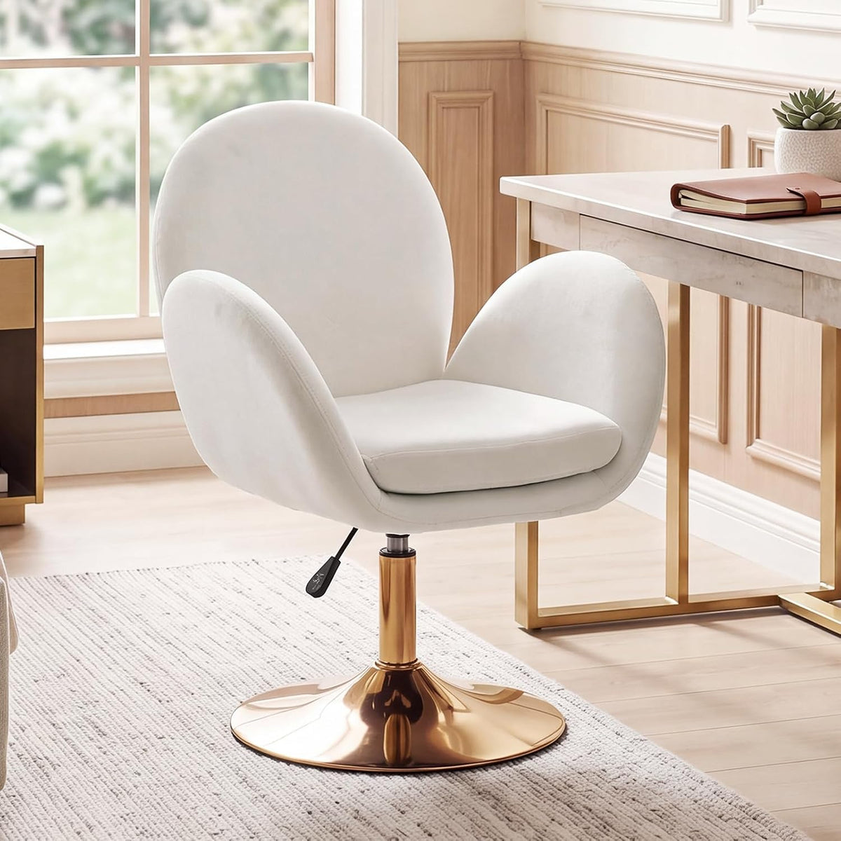 La chaise a structure metallique en coloris beige