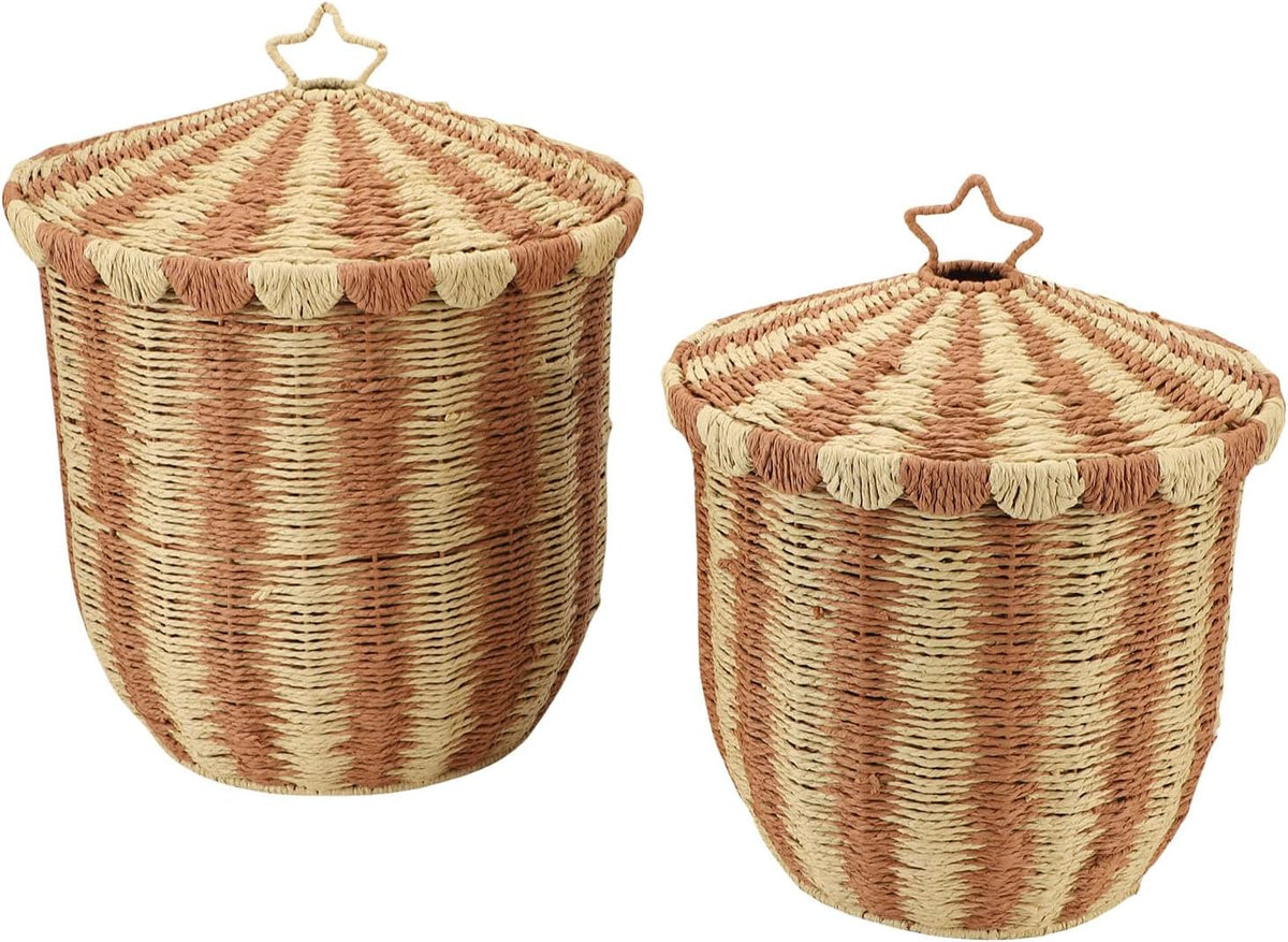 Un panier a linge se decline en coloris beige et orange